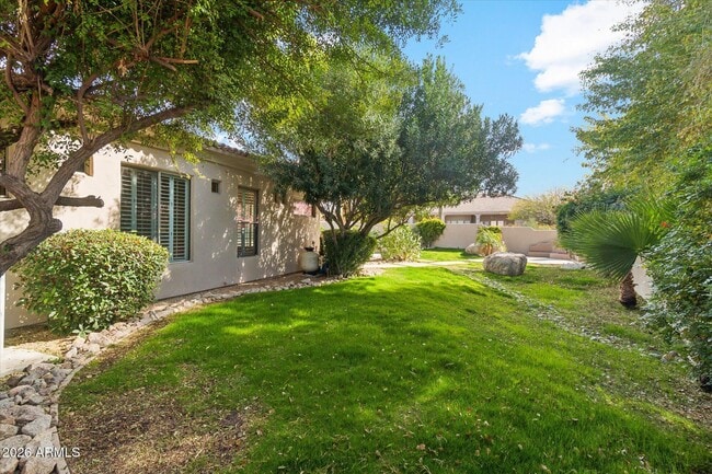 Building Photo - 8451 E High Point Dr