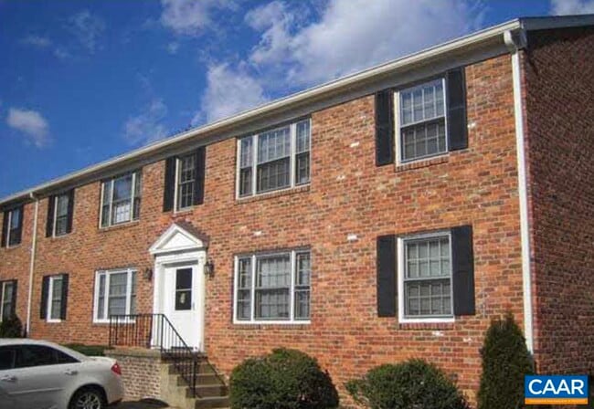 Building Photo - 2422 Barracks Pl