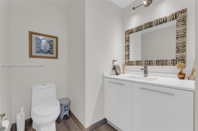 Building Photo - 1300 Brickell Bay Dr