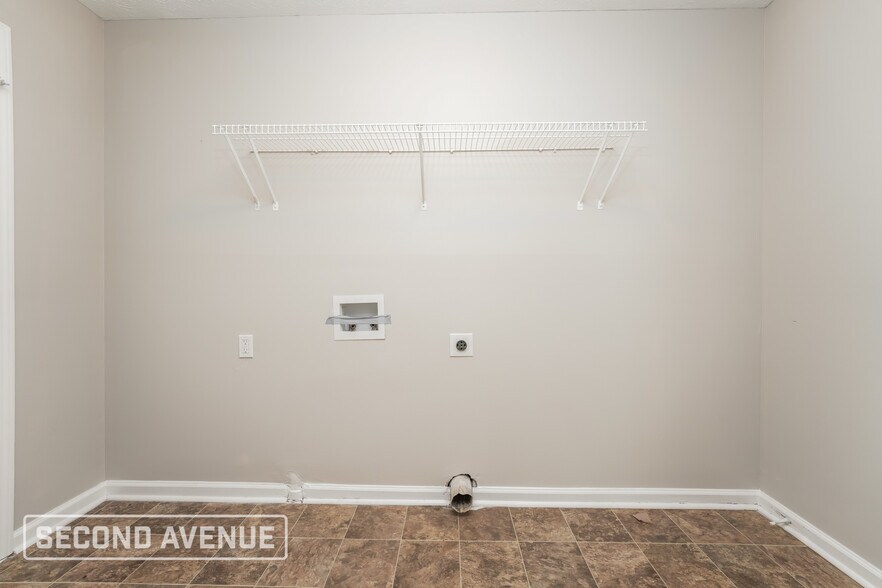 Building Photo - 3060 Aberdeen Way