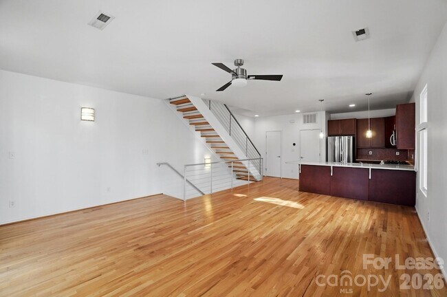 Building Photo - 921 Westbrook Dr