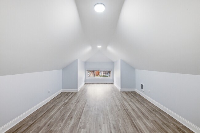 Building Photo - 142 W 103rd Pl