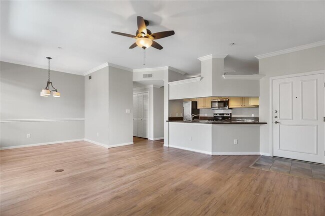 Primary Photo - 2111 Welch St