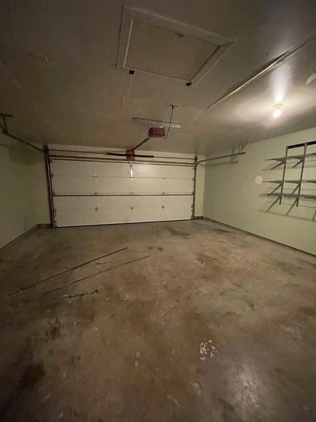 Building Photo - 3 Bedroom Single Family Home - Burnett Creek School District