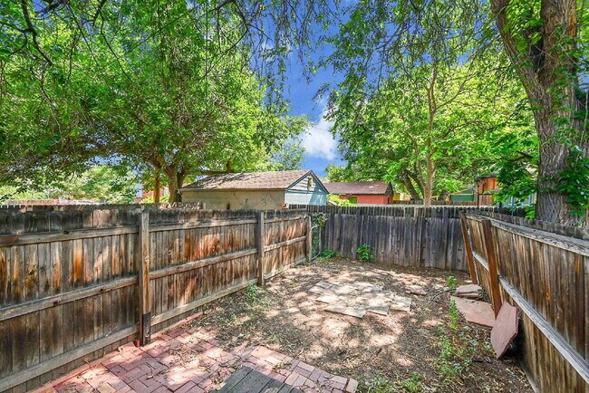 Building Photo - $1,495.00 - 1 Bedroom, 1 Bathroom, Multipl...