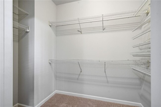 Building Photo - 2400 Cumberland Pkwy SE