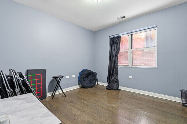 Building Photo - 4736 S Drexel Blvd