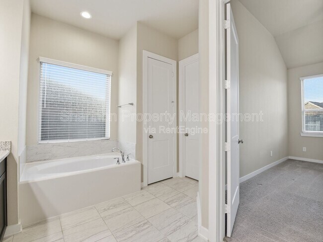 Building Photo - 9515 Willard Dr