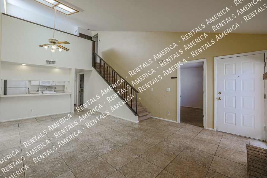 Building Photo - 633 W Southern Ave