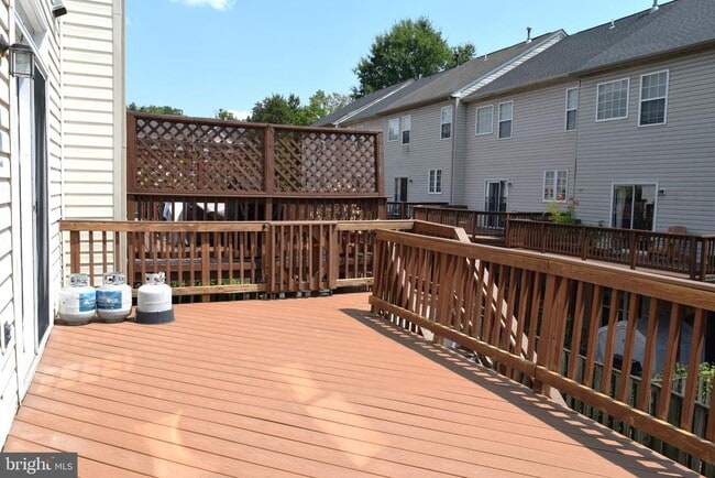 Building Photo - 8819 Blue Royale Ln
