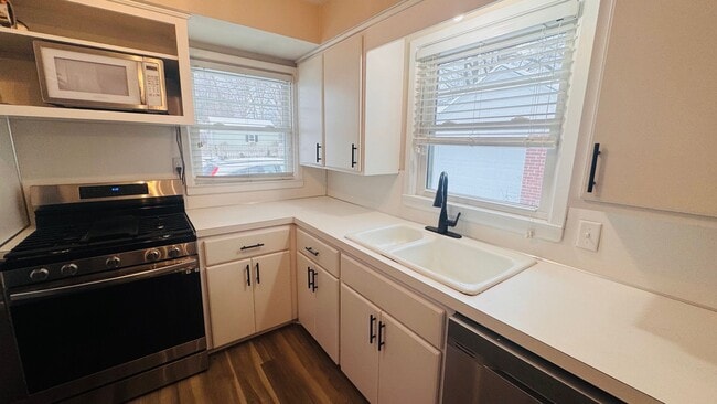 Building Photo - 1048 Griswold St SE