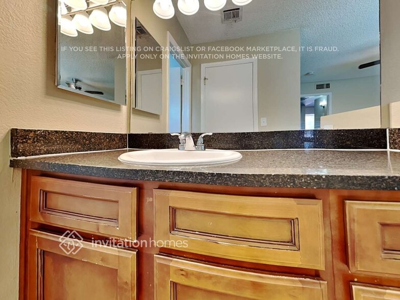 Building Photo - 5115 W Orchid Ln