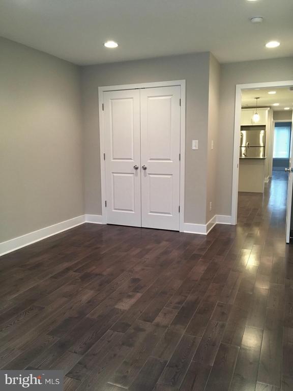 Building Photo - 2341 W Thompson St