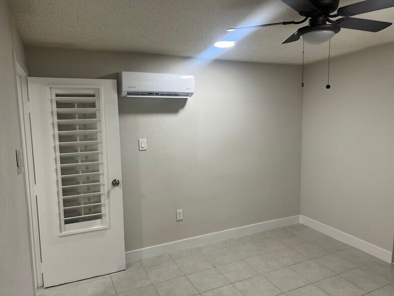 Building Photo - 4011 Placita Ave