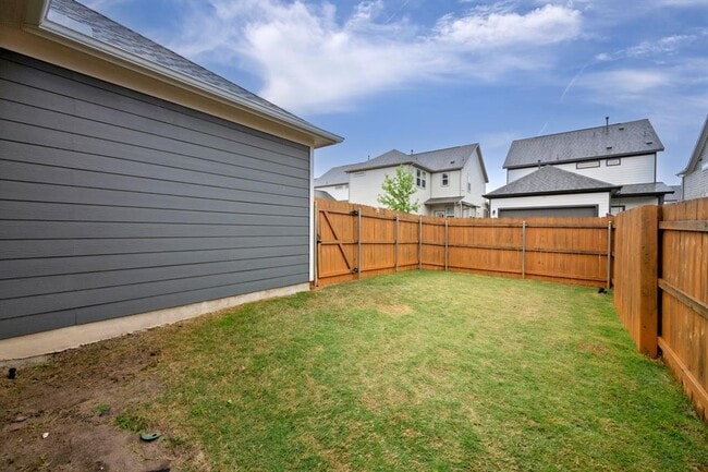 Building Photo - 236 Travis Ln