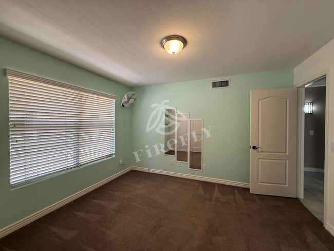 Building Photo - 7924 E Onza Ave
