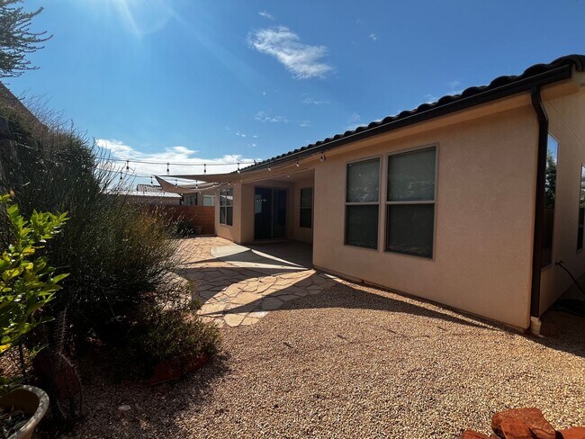 Building Photo - ADORABLE HOME IN BRIO FOR RENT!