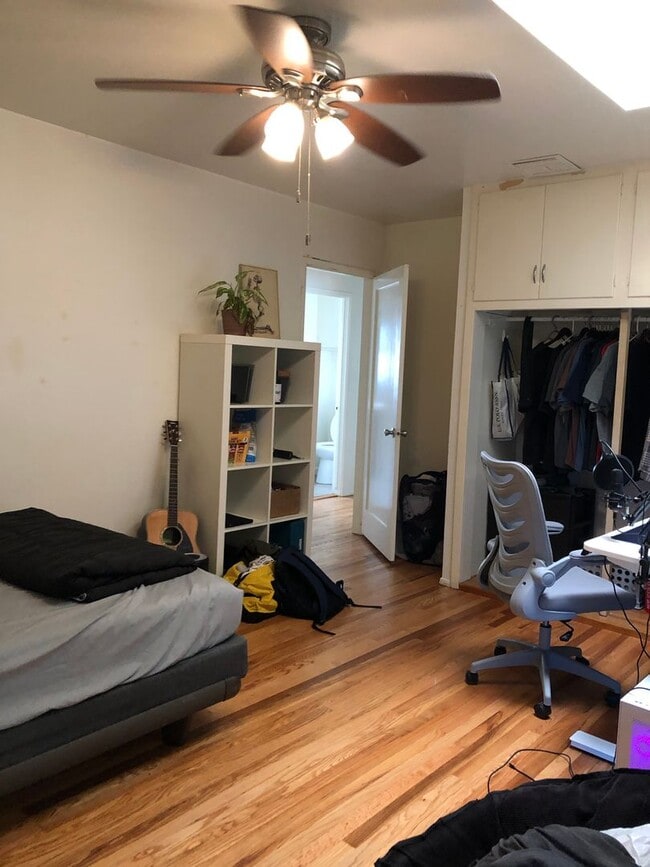 Building Photo - 7 bedrooms $1000 each w/ SPA