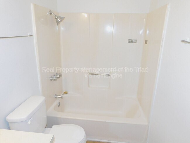 Building Photo - 2574 Green Oaks Ct SE