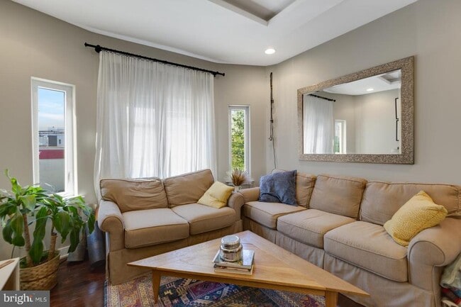 Building Photo - 221 W Girard Ave