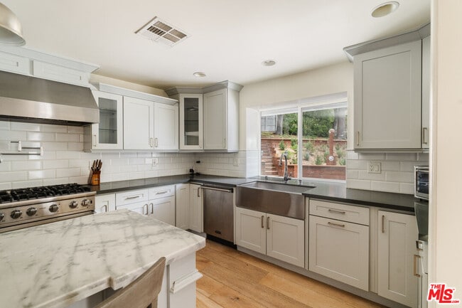 Building Photo - 15514 Del Gado Dr