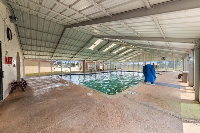 Building Photo - 415 Sun Dial Cir