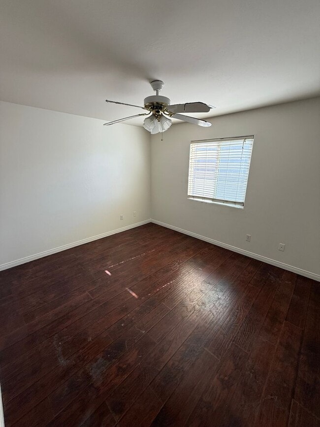 Building Photo - Spacious Single Family Home in Bakersfield...