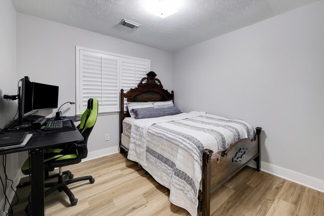 Building Photo - 11006 Desert Springs Cir