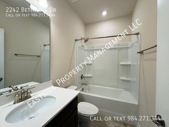 Building Photo - 2242 Bethpage Dr