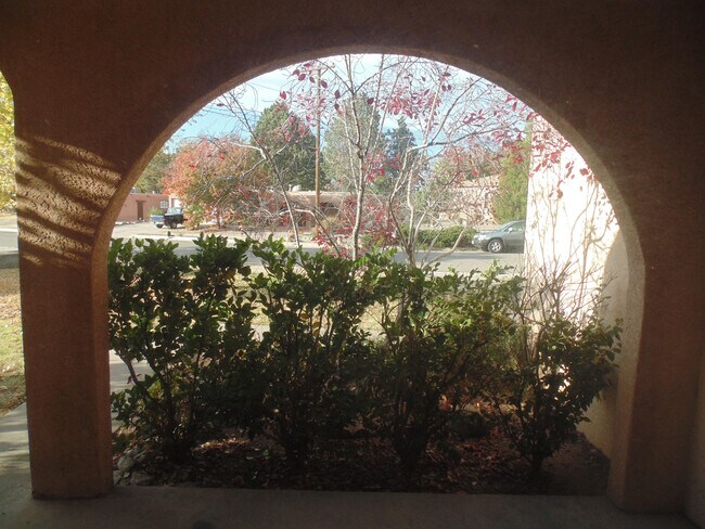Building Photo - 9716 Chapala Dr NE