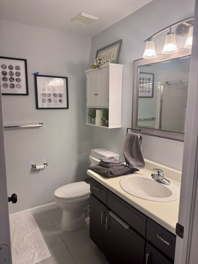 Building Photo - 2940 W Centennial Dr