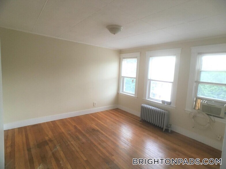 Building Photo - 102 Nonantum St