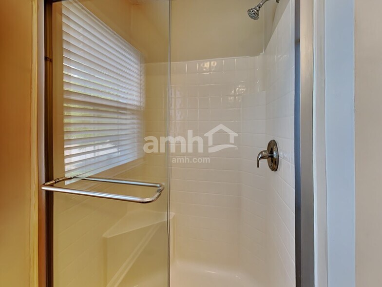 Building Photo - 6800 Fereday Ct