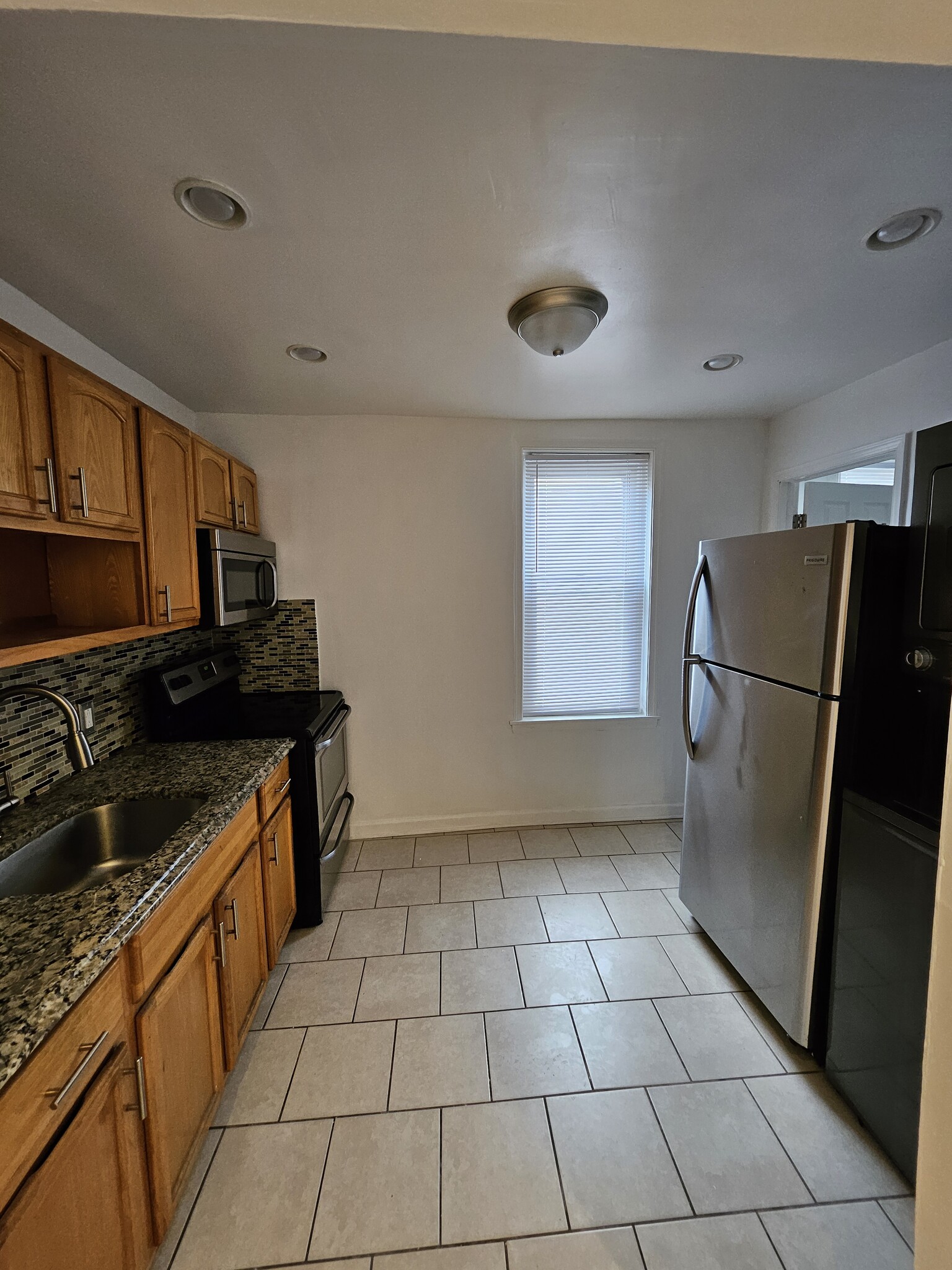 Building Photo - 926 Belmont Ave