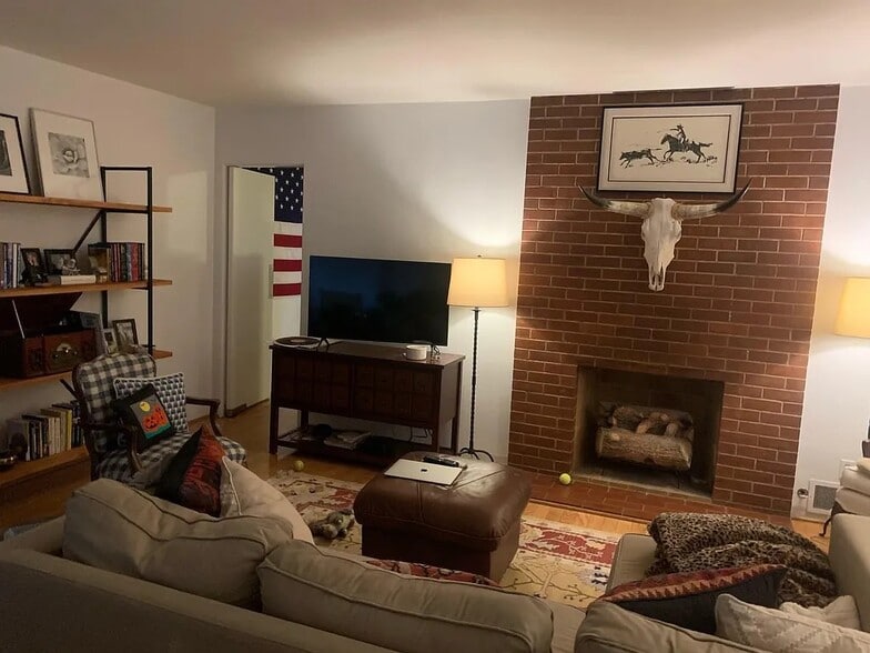 Living Room (Not Furnished) - 543 W Coronado Rd