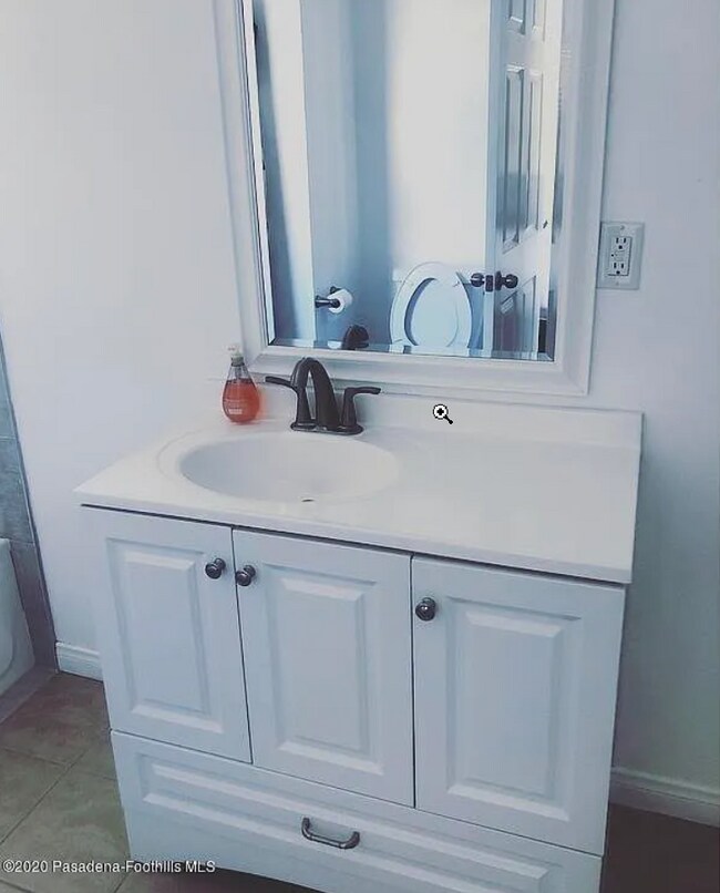 Building Photo - 748 N La Jolla Ave