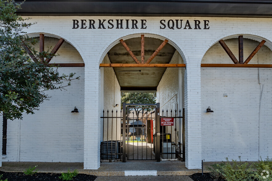 Building Photo - Berkshire Square