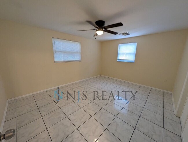 Building Photo - Newly renovated 3/1/1 NEW flooring, NEW paint, updated kitchen & bath, fenced yard.. a MUST SEE!!