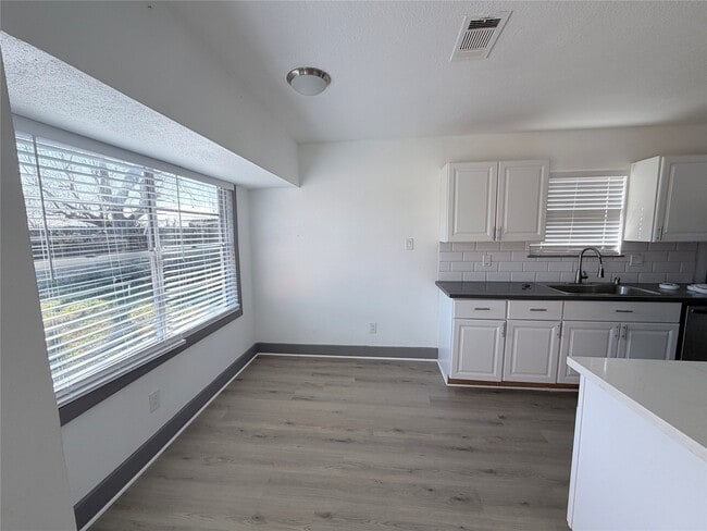 Building Photo - 9750 Guest St