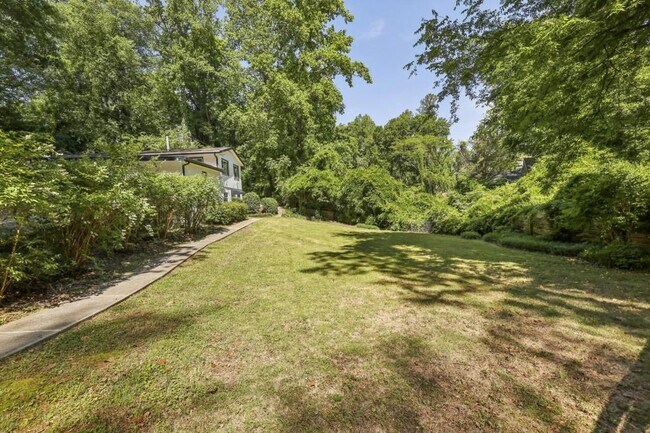 Building Photo - 2056 Abby Ln NE
