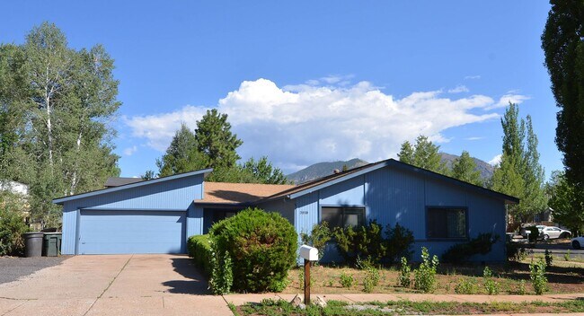 Primary Photo - Foxglenn Home for Rent