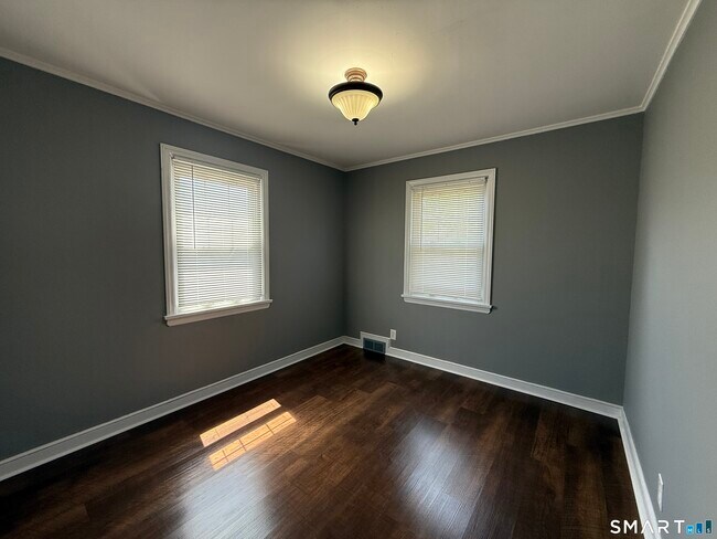 Building Photo - 31 Waterbury Rd