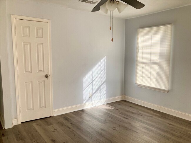 Building Photo - 331 Terminal St