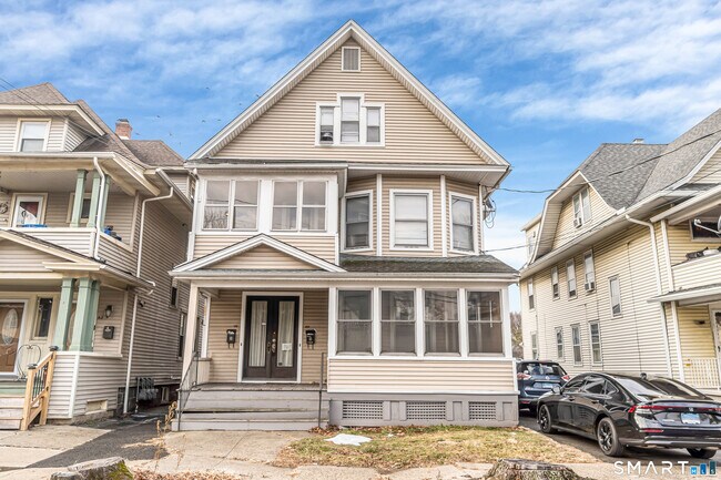 Building Photo - 105 Carleton Ave