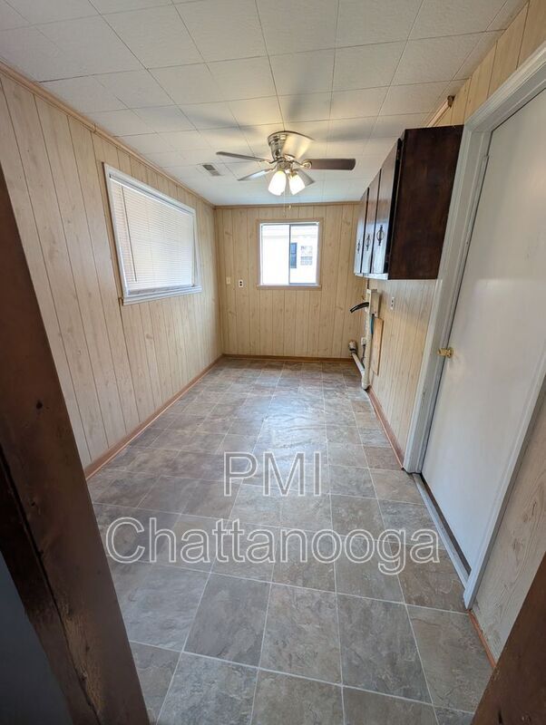 Building Photo - 1542 Burning Bush Rd