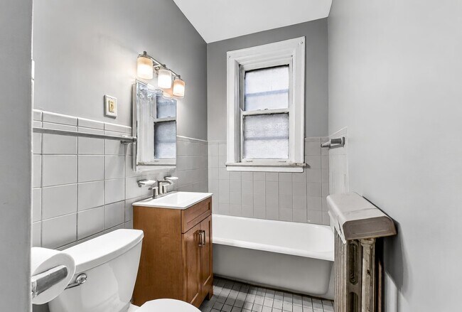 Building Photo - 6815 S Crandon Ave