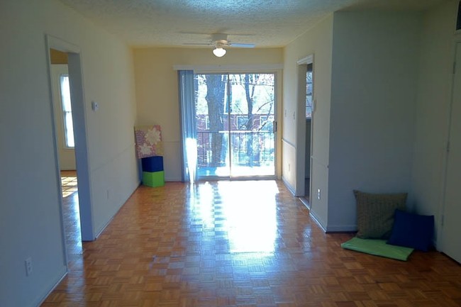 Living Area - Berkshire and Barter Court Apartments