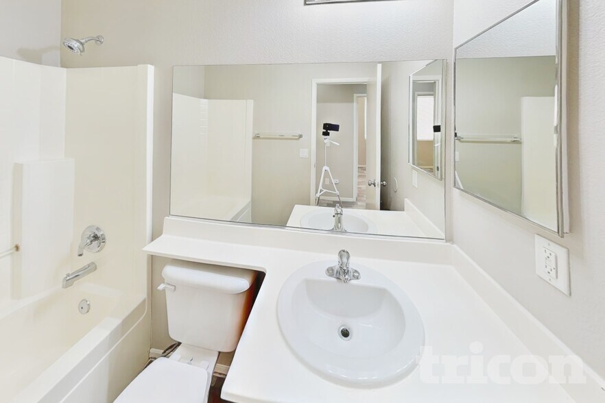 Building Photo - 5616 Deer Run Ct