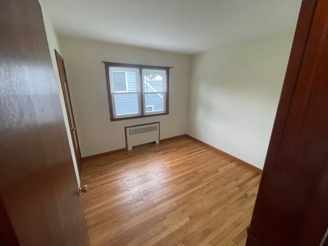 Building Photo - 33 Chestnut St