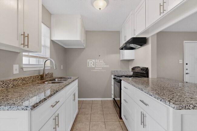 Building Photo - 8024 Cambridge Cir